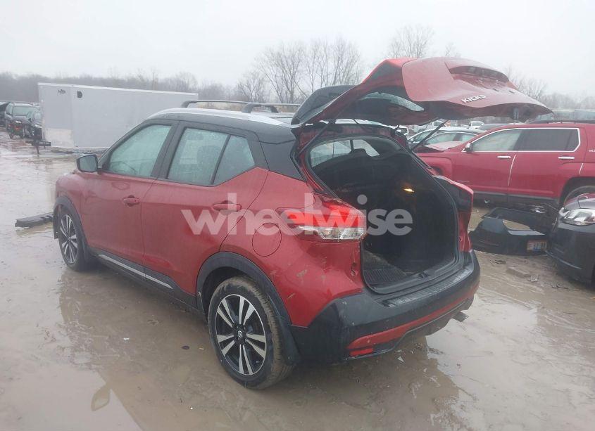 Photo 3 of 2018 Nissan Kicks SR (VIN 3N1CP5CU6JL532316)