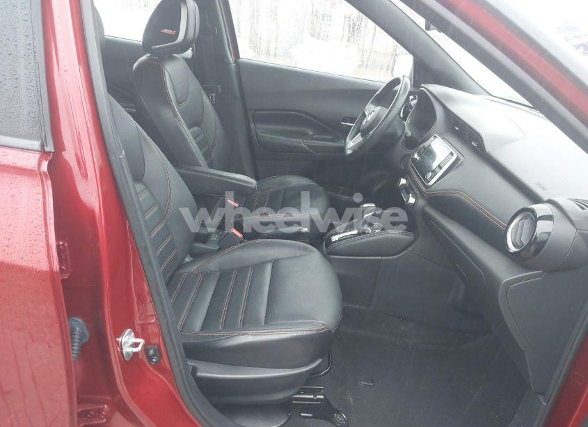 Photo 5 of 2018 Nissan Kicks SR (VIN 3N1CP5CU6JL532316)