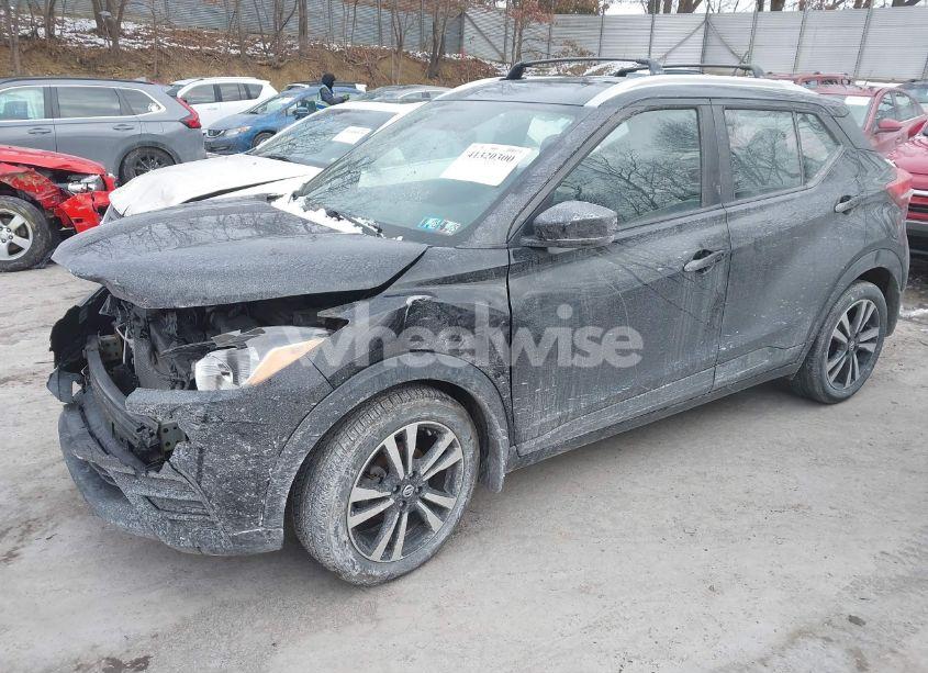 Photo 2 of 2018 Nissan Kicks SV (VIN 3N1CP5CU6JL535961)