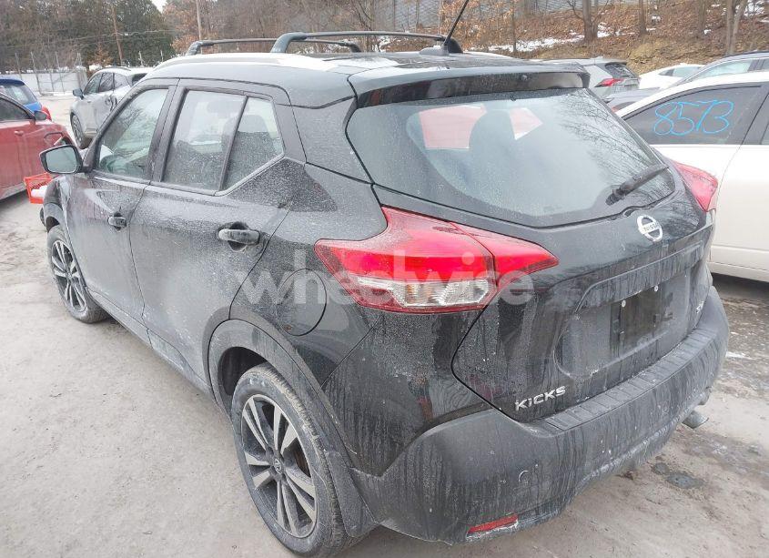 Photo 3 of 2018 Nissan Kicks SV (VIN 3N1CP5CU6JL535961)