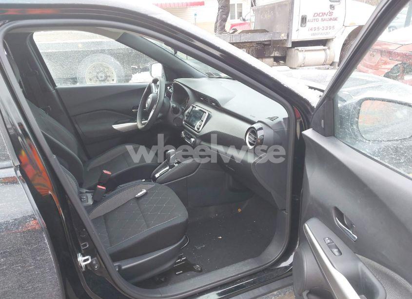 Photo 5 of 2018 Nissan Kicks SV (VIN 3N1CP5CU6JL535961)