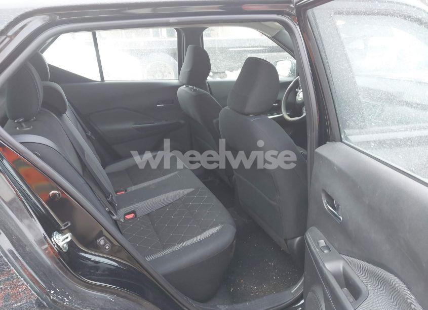 Photo 8 of 2018 Nissan Kicks SV (VIN 3N1CP5CU6JL535961)