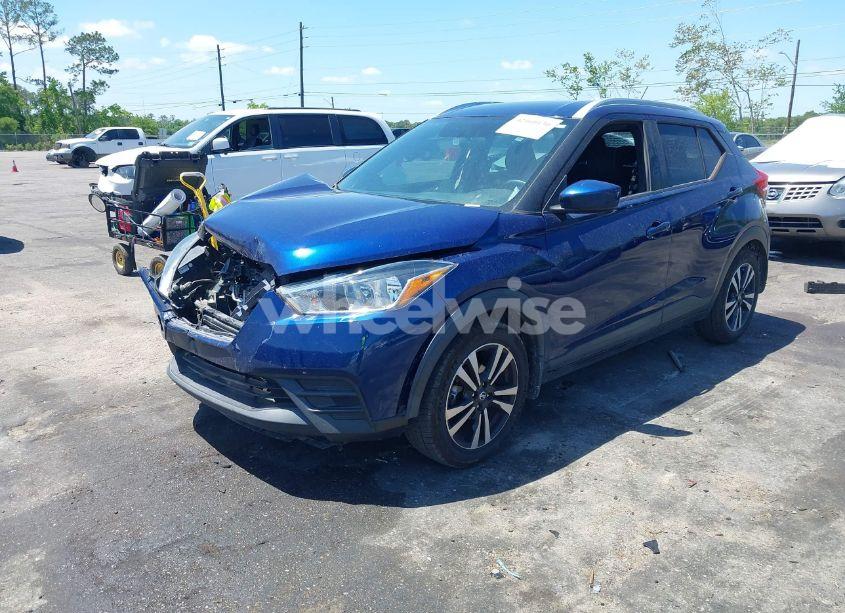 Photo 2 of 2018 Nissan Kicks SV (VIN 3N1CP5CU6JL538911)