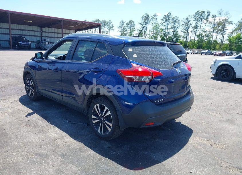 Photo 3 of 2018 Nissan Kicks SV (VIN 3N1CP5CU6JL538911)