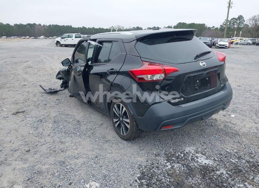 Photo 3 of 2018 Nissan Kicks SV (VIN 3N1CP5CU6JL540903)