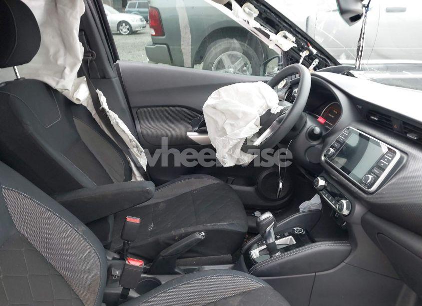 Photo 5 of 2018 Nissan Kicks SV (VIN 3N1CP5CU6JL540903)