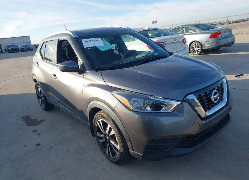 2019 Nissan Kicks SV (VIN 3N1CP5CU6KL494586) main photo