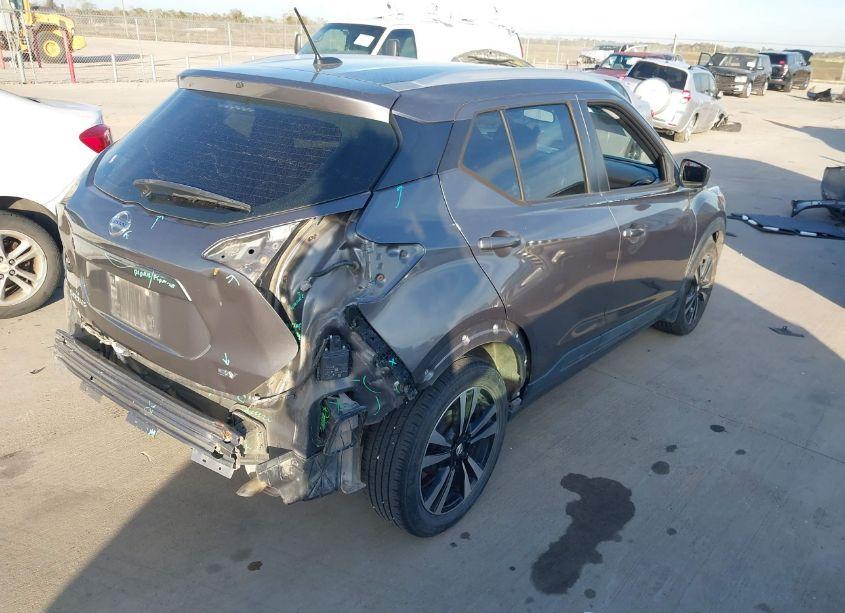 Photo 4 of 2019 Nissan Kicks SV (VIN 3N1CP5CU6KL494586)