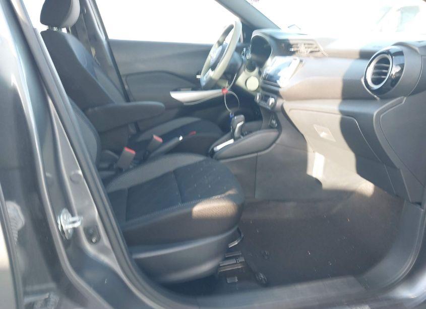 Photo 5 of 2019 Nissan Kicks SV (VIN 3N1CP5CU6KL494586)