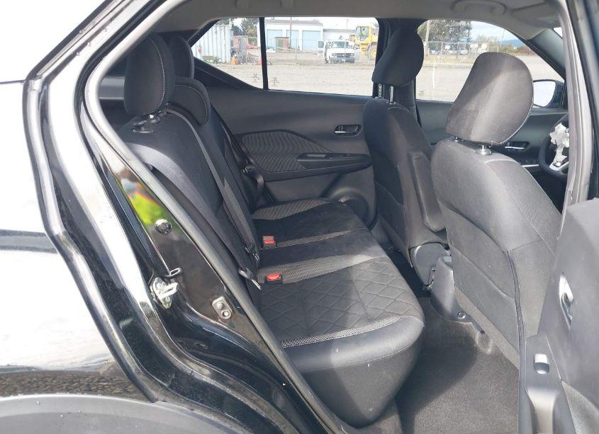 Photo 8 of 2019 Nissan Kicks SV (VIN 3N1CP5CU6KL499318)