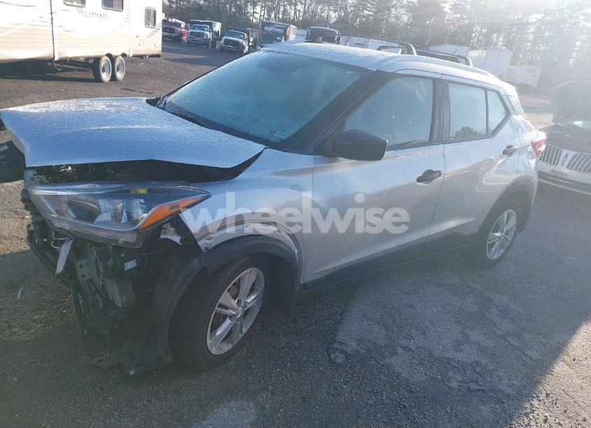 Photo 2 of 2019 Nissan Kicks S (VIN 3N1CP5CU6KL501004)