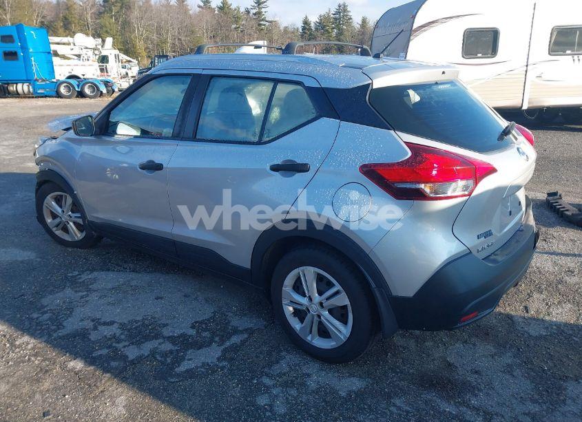 Photo 3 of 2019 Nissan Kicks S (VIN 3N1CP5CU6KL501004)