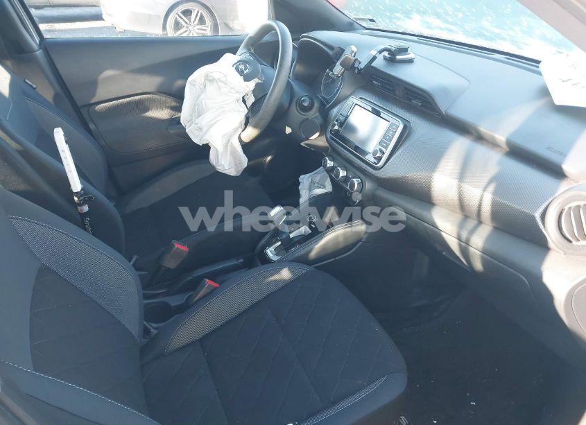 Photo 5 of 2019 Nissan Kicks S (VIN 3N1CP5CU6KL501004)