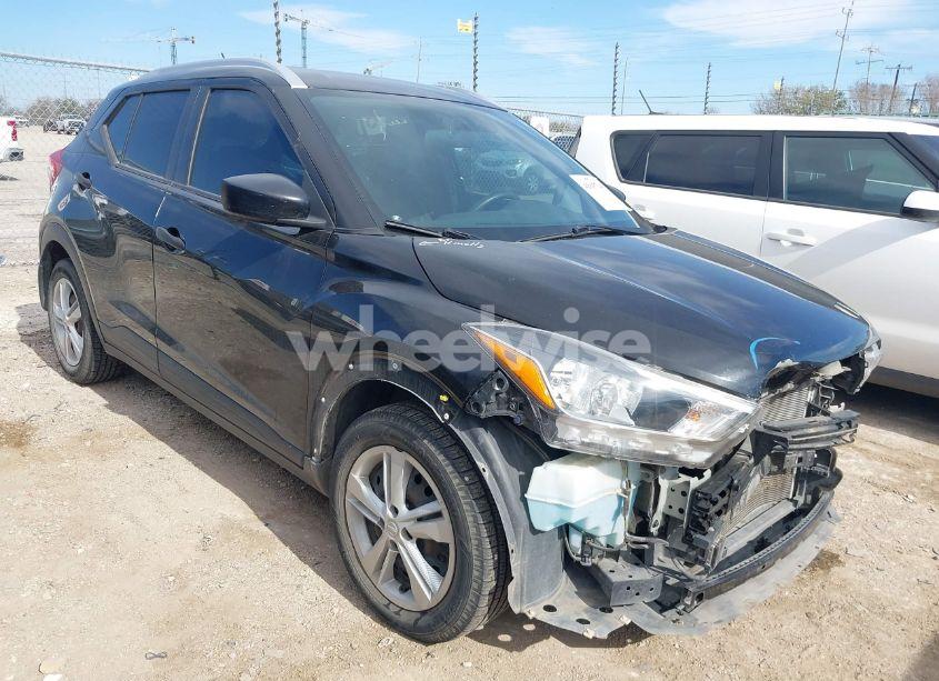2019 Nissan Kicks S (VIN 3N1CP5CU6KL507367) main photo