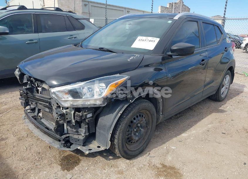 Photo 2 of 2019 Nissan Kicks S (VIN 3N1CP5CU6KL507367)