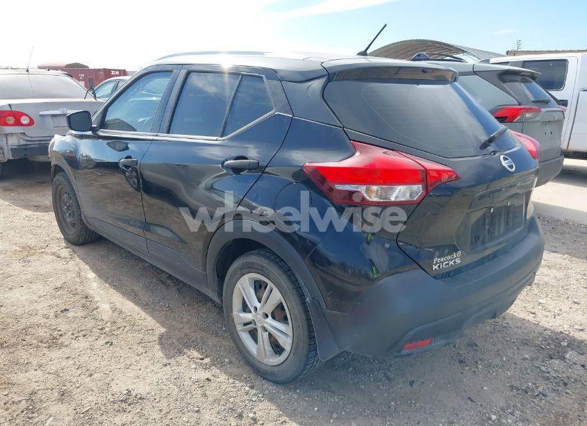 Photo 3 of 2019 Nissan Kicks S (VIN 3N1CP5CU6KL507367)