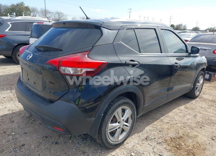 Photo 4 of 2019 Nissan Kicks S (VIN 3N1CP5CU6KL507367)