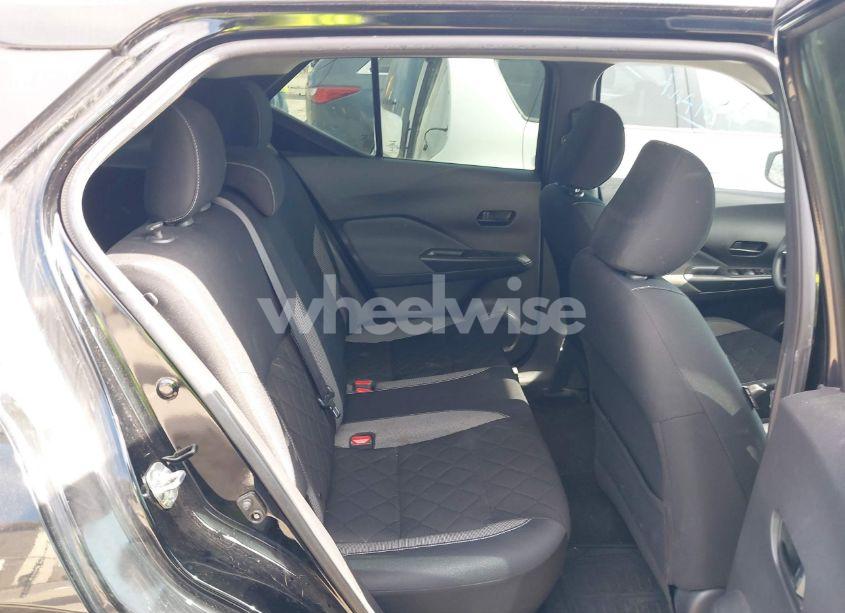 Photo 8 of 2019 Nissan Kicks S (VIN 3N1CP5CU6KL507367)