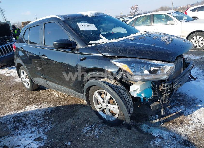 2019 Nissan Kicks S (VIN 3N1CP5CU6KL522662) main photo