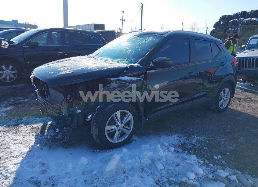 Photo 2 of 2019 Nissan Kicks S (VIN 3N1CP5CU6KL522662)