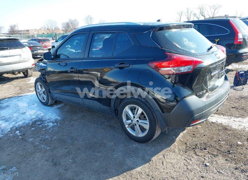 Photo 3 of 2019 Nissan Kicks S (VIN 3N1CP5CU6KL522662)