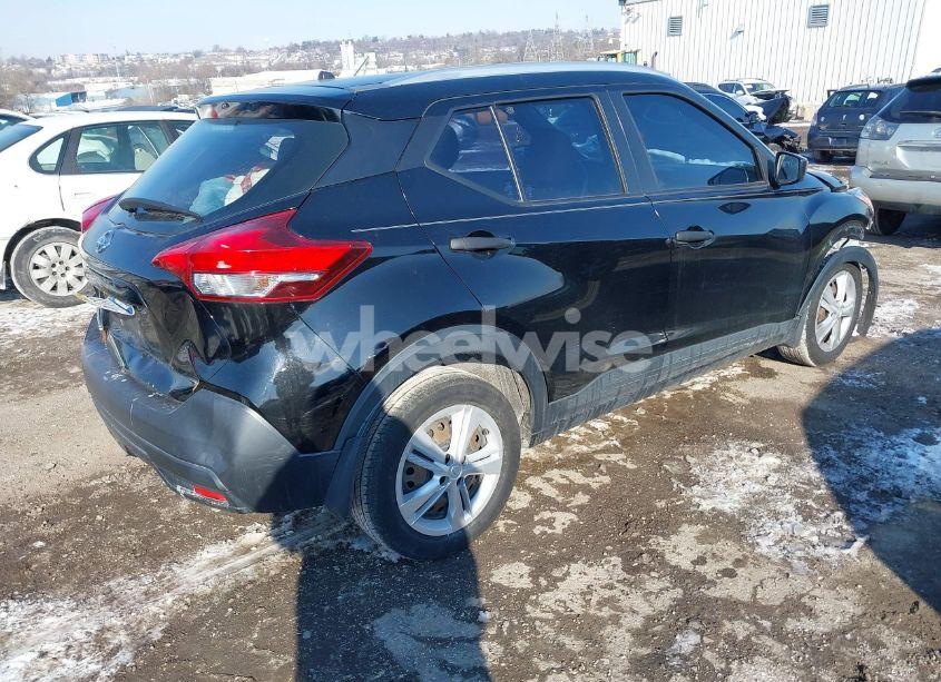 Photo 4 of 2019 Nissan Kicks S (VIN 3N1CP5CU6KL522662)