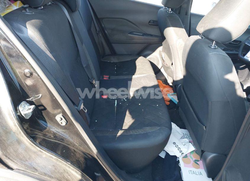 Photo 8 of 2019 Nissan Kicks S (VIN 3N1CP5CU6KL522662)