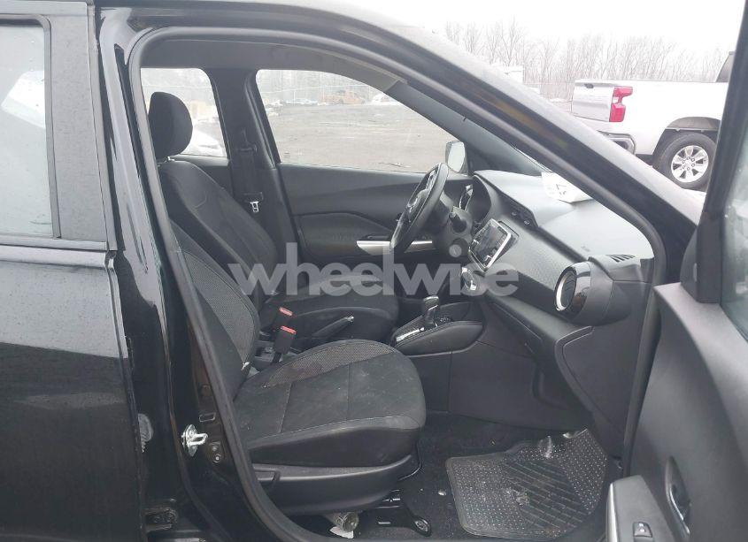 Photo 5 of 2019 Nissan Kicks SV (VIN 3N1CP5CU6KL527179)