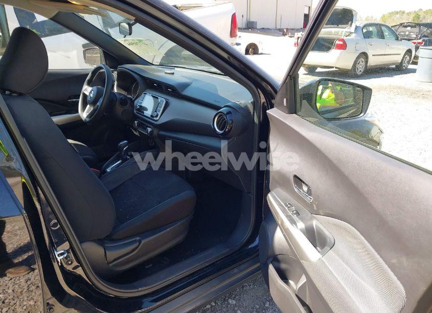 Photo 5 of 2019 Nissan Kicks SV (VIN 3N1CP5CU6KL531202)