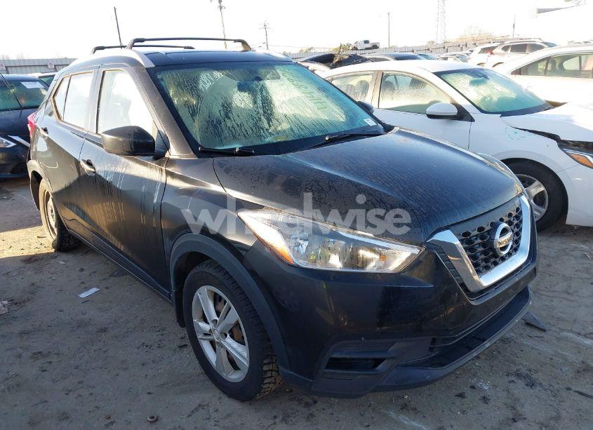 2019 Nissan Kicks S (VIN 3N1CP5CU6KL531247) main photo