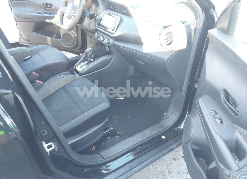 Photo 5 of 2019 Nissan Kicks S (VIN 3N1CP5CU6KL531247)