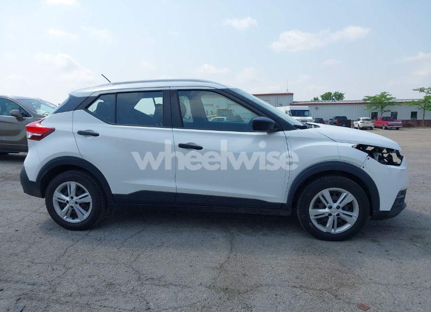 Photo 14 of 2019 Nissan Kicks S (VIN 3N1CP5CU6KL536755)