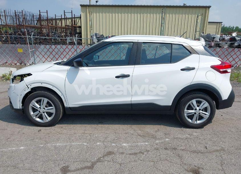 Photo 15 of 2019 Nissan Kicks S (VIN 3N1CP5CU6KL536755)