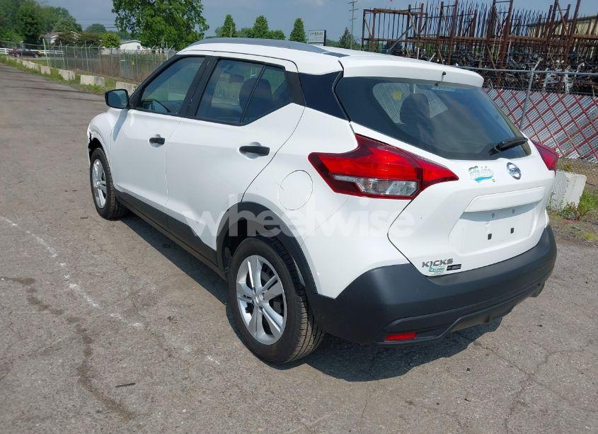 Photo 3 of 2019 Nissan Kicks S (VIN 3N1CP5CU6KL536755)