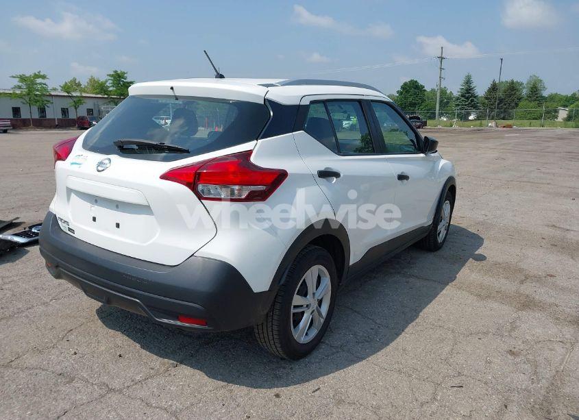Photo 4 of 2019 Nissan Kicks S (VIN 3N1CP5CU6KL536755)