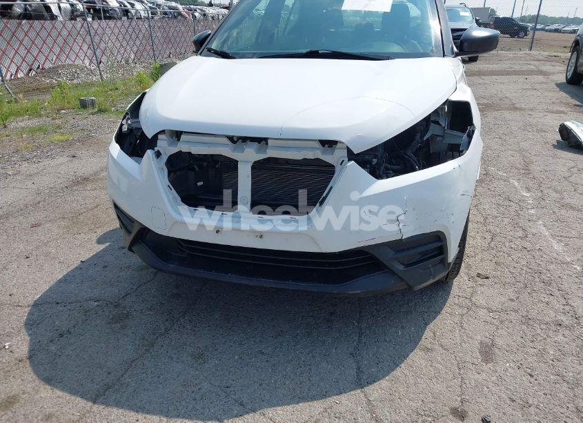 Photo 6 of 2019 Nissan Kicks S (VIN 3N1CP5CU6KL536755)