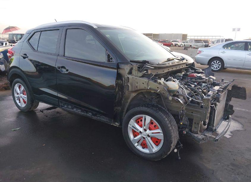 2019 Nissan Kicks S (VIN 3N1CP5CU6KL538702) main photo