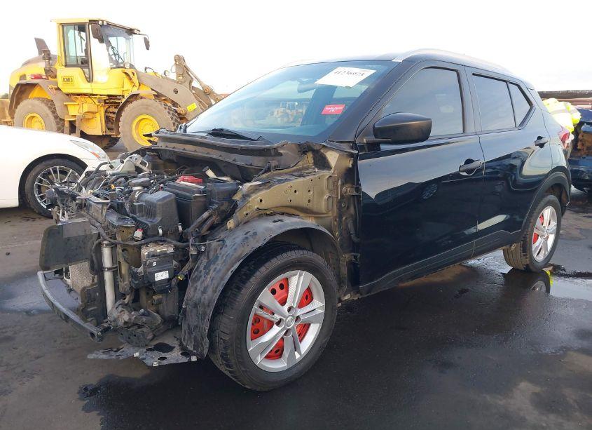 Photo 2 of 2019 Nissan Kicks S (VIN 3N1CP5CU6KL538702)