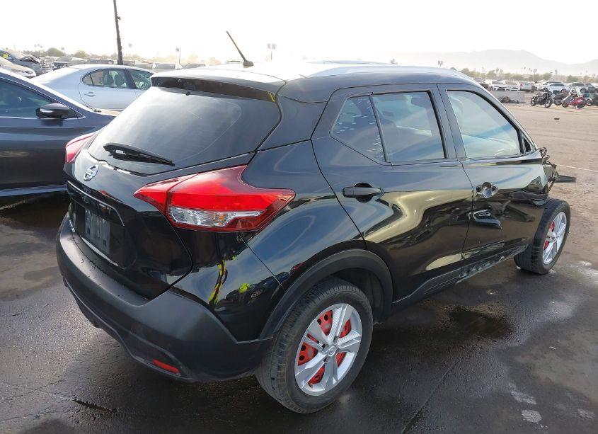 Photo 4 of 2019 Nissan Kicks S (VIN 3N1CP5CU6KL538702)