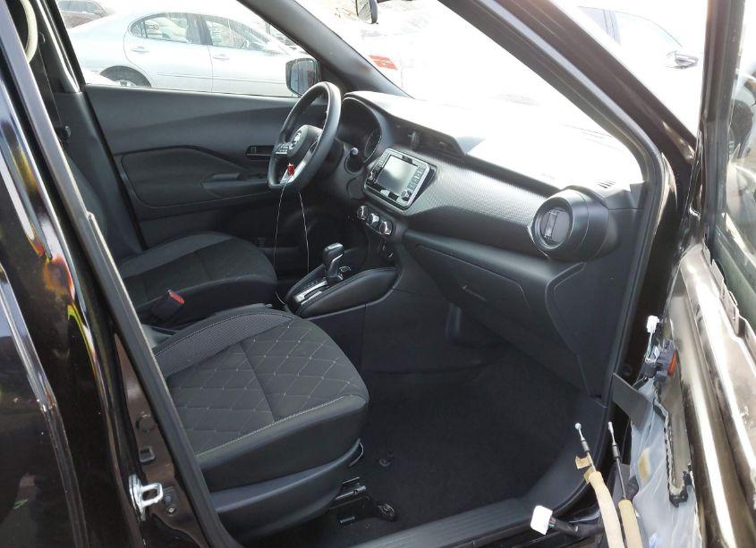 Photo 5 of 2019 Nissan Kicks S (VIN 3N1CP5CU6KL538702)