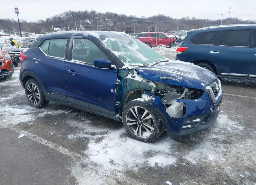 2019 Nissan Kicks SV (VIN 3N1CP5CU6KL543351) main photo