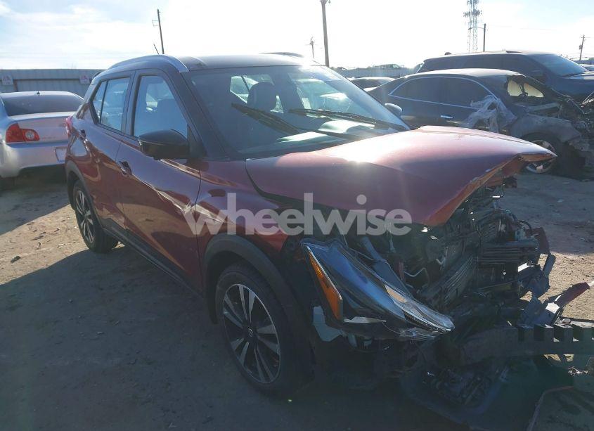 2019 Nissan Kicks SR (VIN 3N1CP5CU6KL549201) main photo