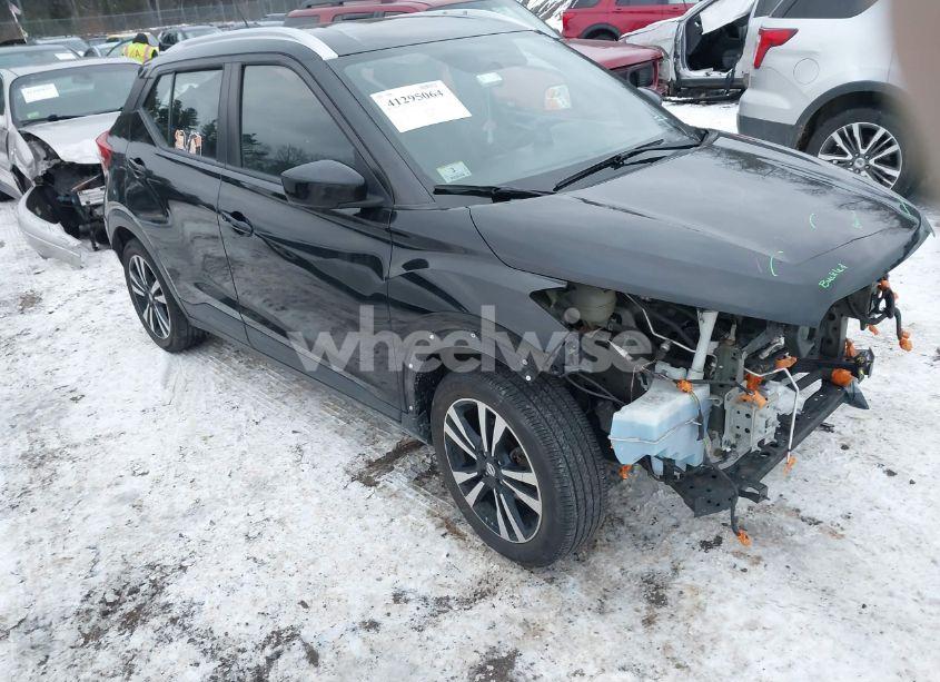 2019 Nissan Kicks SV (VIN 3N1CP5CU6KL553216) main photo