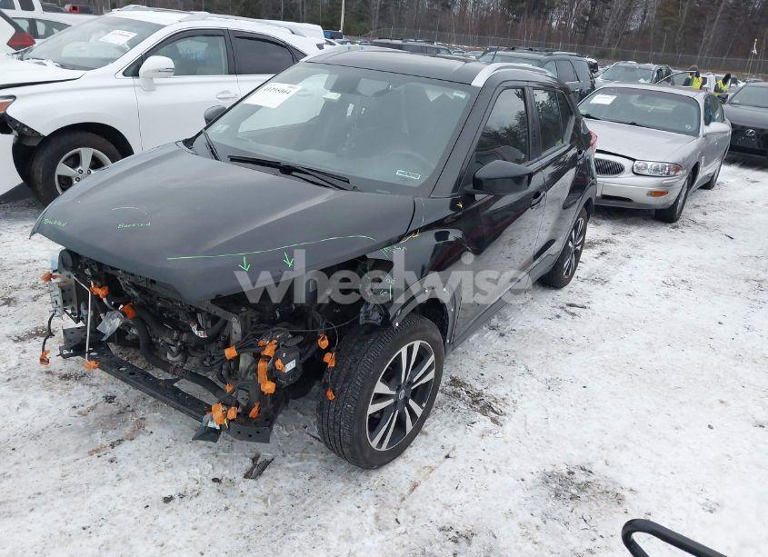 Photo 2 of 2019 Nissan Kicks SV (VIN 3N1CP5CU6KL553216)