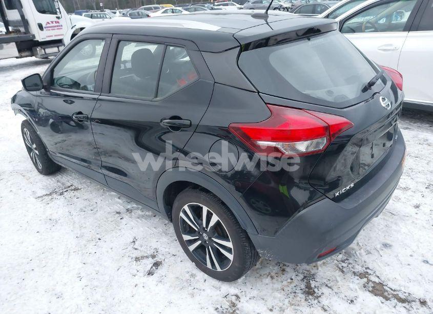 Photo 3 of 2019 Nissan Kicks SV (VIN 3N1CP5CU6KL553216)