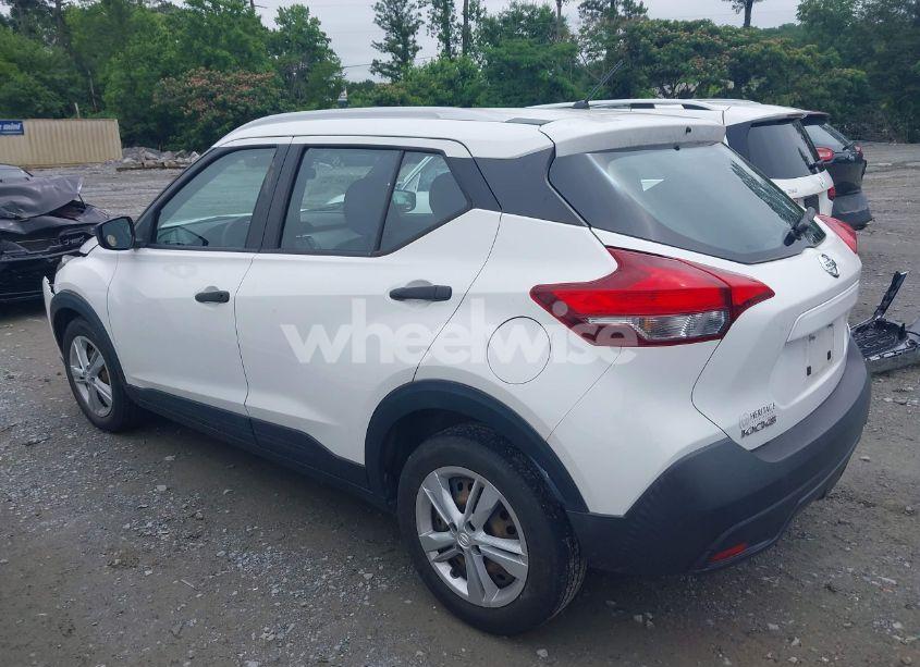 Photo 3 of 2019 Nissan Kicks S (VIN 3N1CP5CU6KL569349)