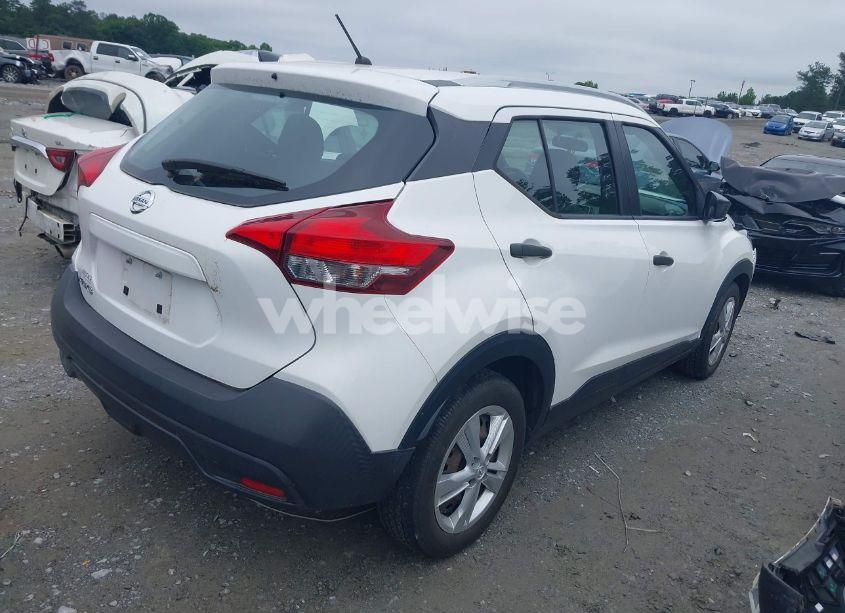 Photo 4 of 2019 Nissan Kicks S (VIN 3N1CP5CU6KL569349)