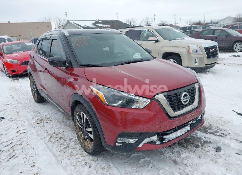 2018 Nissan Kicks S/SR/SV (VIN 3N1CP5CU7JL499486) main photo