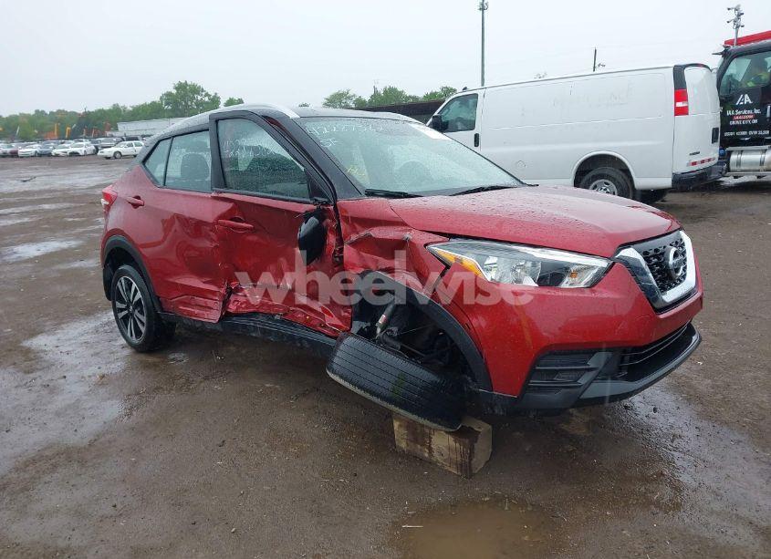 2018 Nissan Kicks SV (VIN 3N1CP5CU7JL501916) main photo