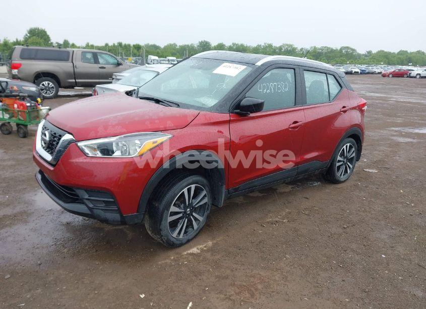 Photo 2 of 2018 Nissan Kicks SV (VIN 3N1CP5CU7JL501916)